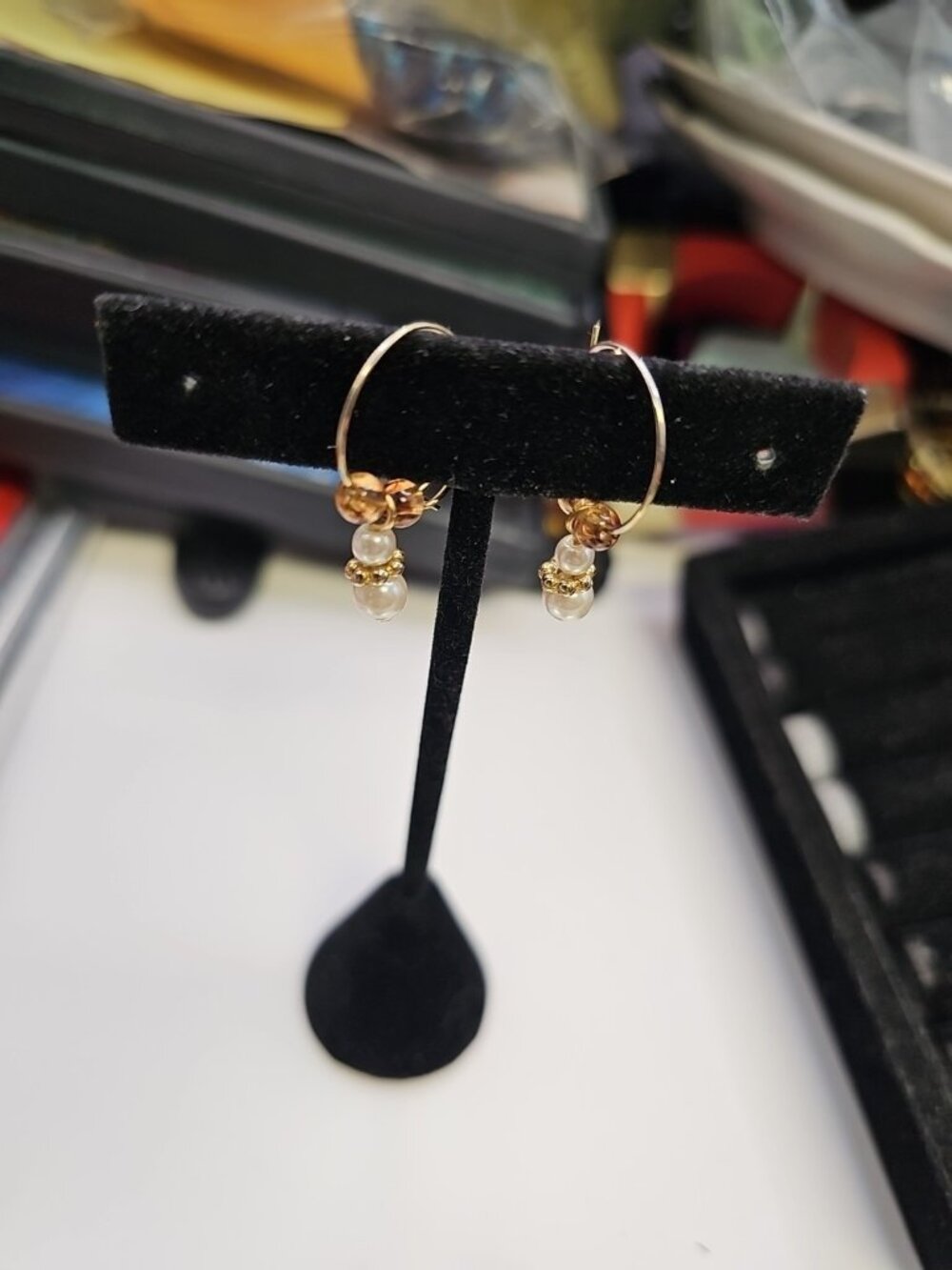 Earrings 1" Inch Wire Hoops goldtone Faux Pearls Amber Color Glass Beads